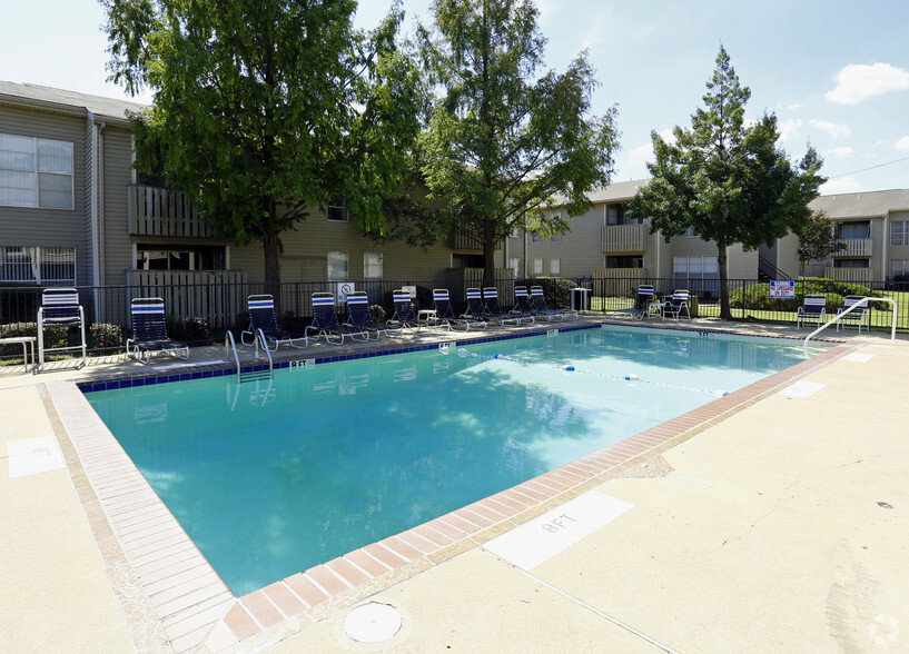 Primary Photo - Cedar Mill Apartments & Townhouses