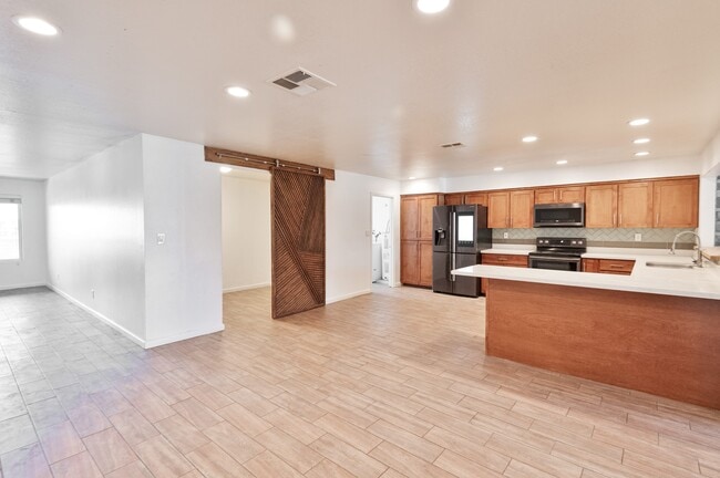 Building Photo - 4625 E Park St