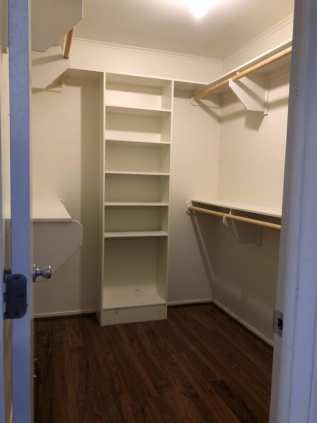 Building Photo - 3505CU