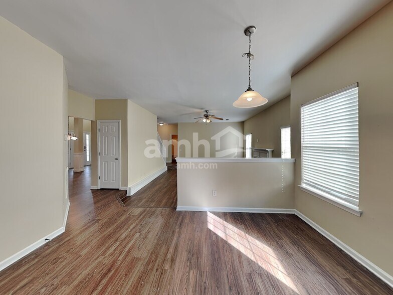 Building Photo - 3511 Umatilla Ln SW