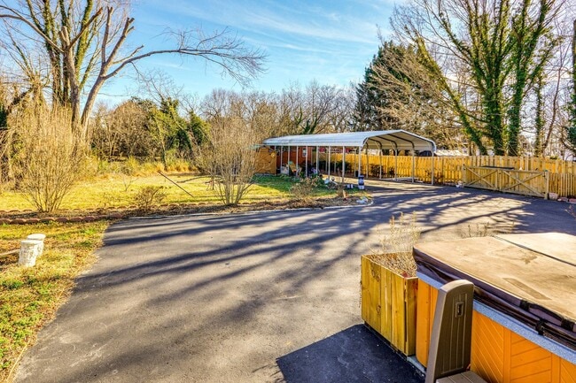 Building Photo - 4 Bed • 2 Bath Furnished Home – Utilities Included