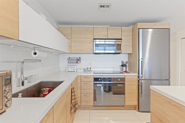 Building Photo - 16385 Biscayne Blvd