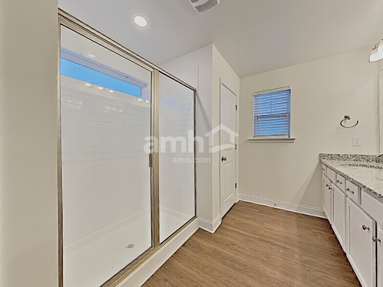 Building Photo - 119 Everett Park Dr