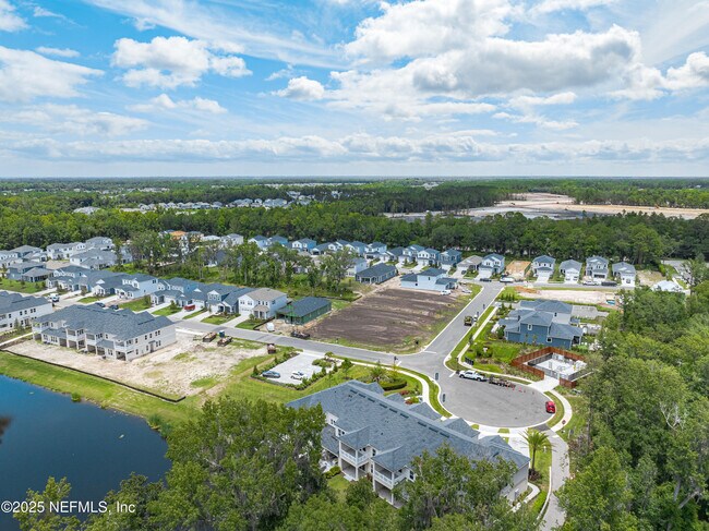 Building Photo - 27 Oak Pk Dr