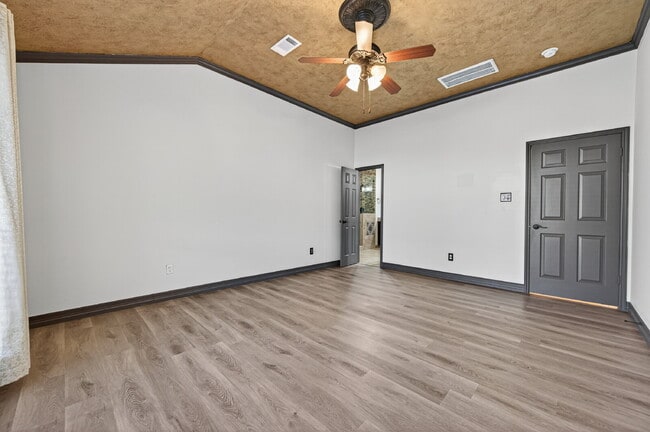 Building Photo - One of a kind home in Katy with large backyard and outdoor Oasis. With nearly 2300 sqft there's p...