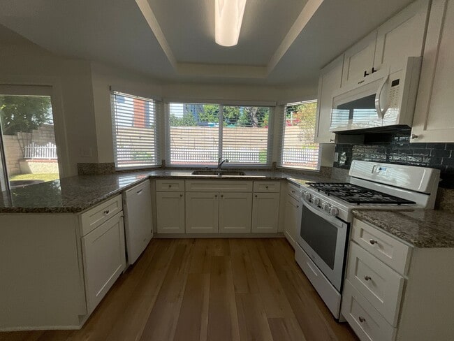 Building Photo - 4 Bedroom 3 Bath 2 Story Home With Family ...