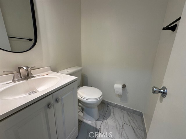 Building Photo - 440 W Orangewood Ave