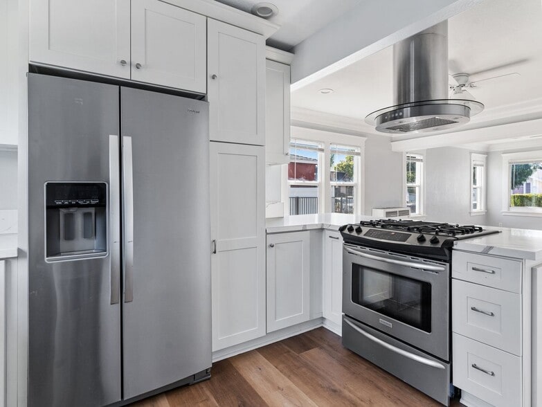 Building Photo - 1926 Lime Ave