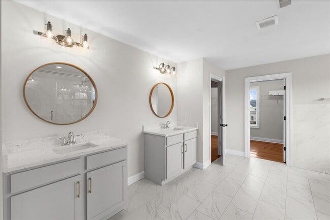 Building Photo - 8 Katie Dr