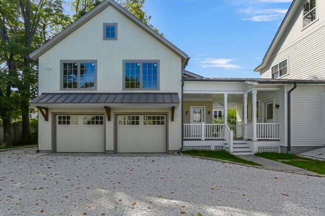 Building Photo - 134 Rowayton Ave