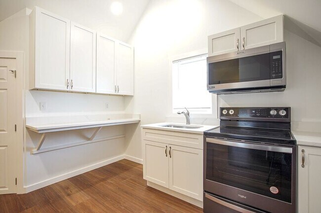 Building Photo - 42 E School St