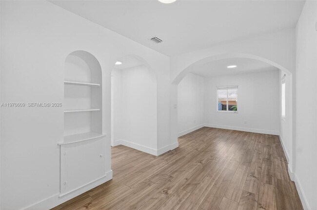 Building Photo - 1801 SW 5th St