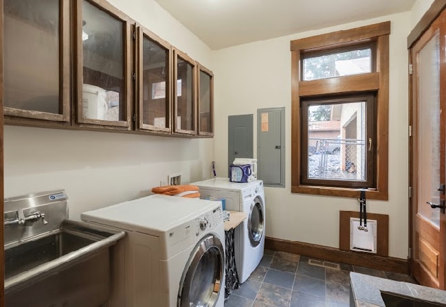 Building Photo - 8815 Oertel Dr