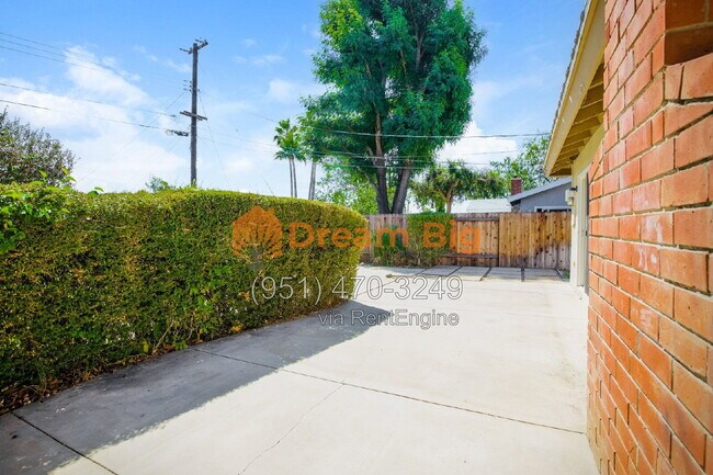 Building Photo - 5155 Harriett Cir