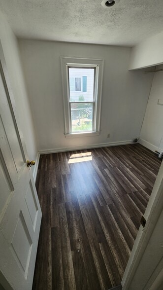 Building Photo - 131 Hoyt St