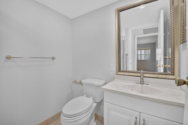 Building Photo - 449 Monaco J