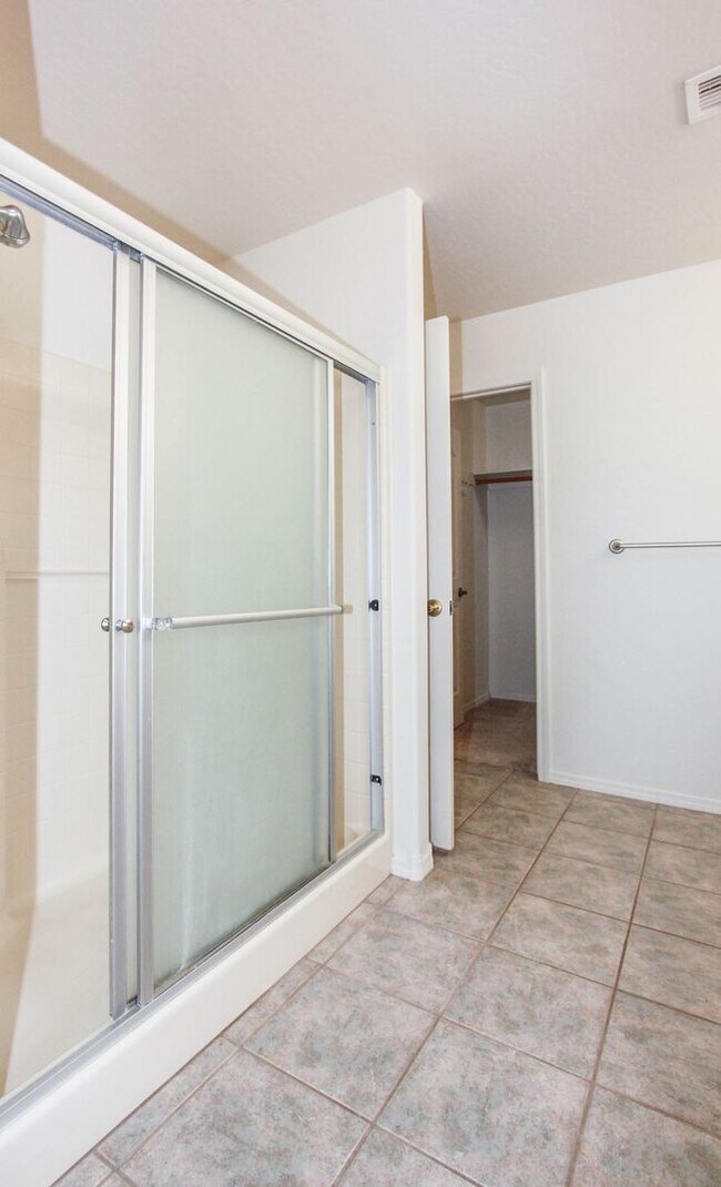 Building Photo - 4 Bedroom Home with 3 Car Garage in PV!