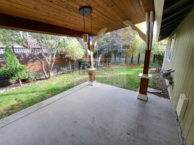 Building Photo - !!MOVE-IN SPECIAL- 50% OFF 1ST FULL MONTH RENT!!  Beautiful 3 Bedroom, 2 Bath in Lacey!