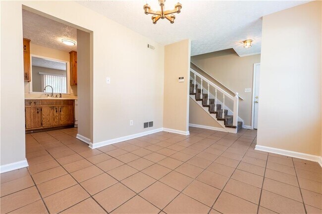 Building Photo - 2048 Laboon Cir