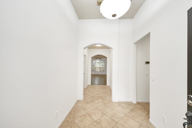 Building Photo - 42 S Lace Arbor Dr