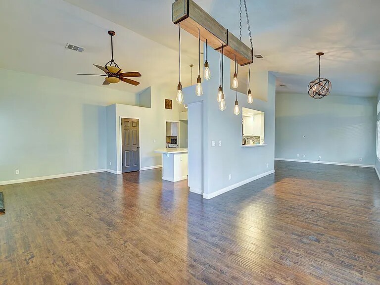 Building Photo - 1443 Basin View Cir