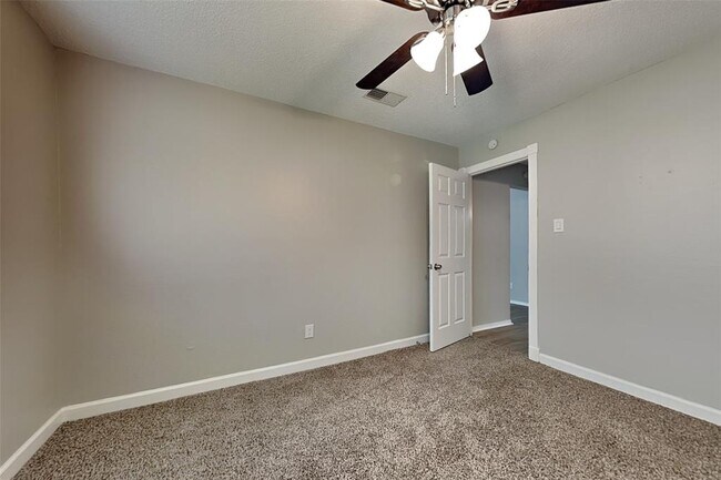 Building Photo - 27 S Brook Pebble Ct