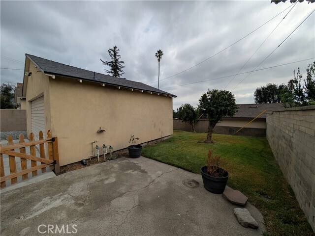 Building Photo - 1108 E Altadena Dr