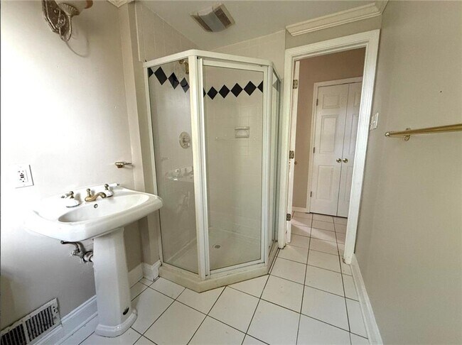 Building Photo - 410 Montevallo Dr NE