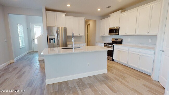 Building Photo - 307 Killarney Ave