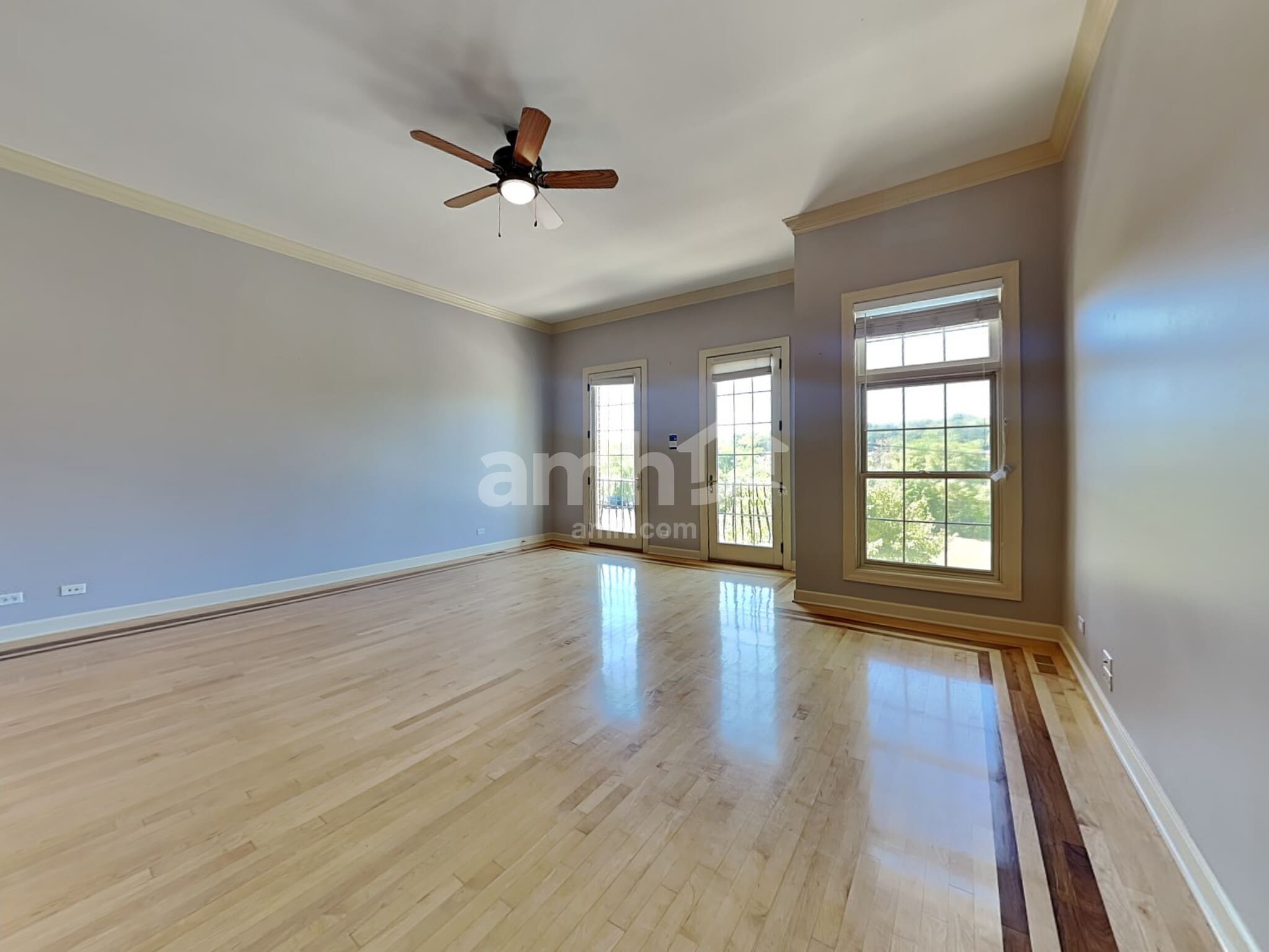 Building Photo - 576 N River St