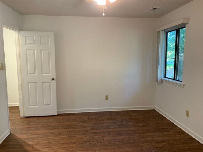 Building Photo - 4716-4718 #7