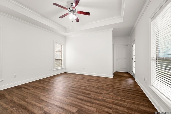 Building Photo - 10638 Hillmont Ave
