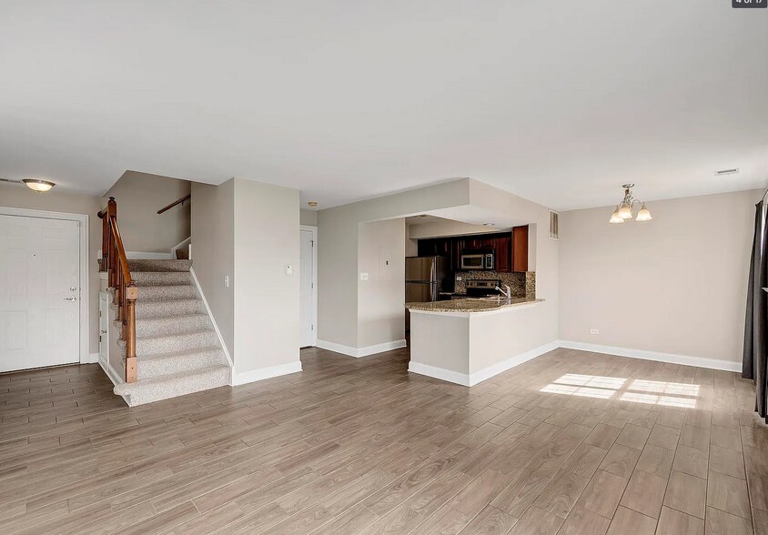 Building Photo - 11 Foxcroft Rd