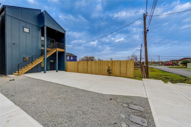 Building Photo - 9727 Stedman St