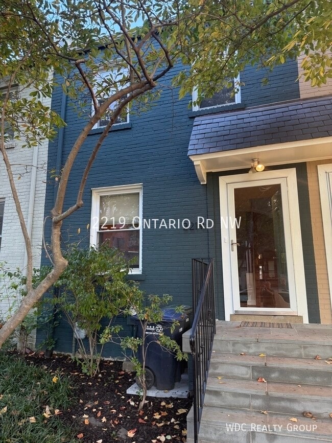 Building Photo - 2219 Ontario Rd NW