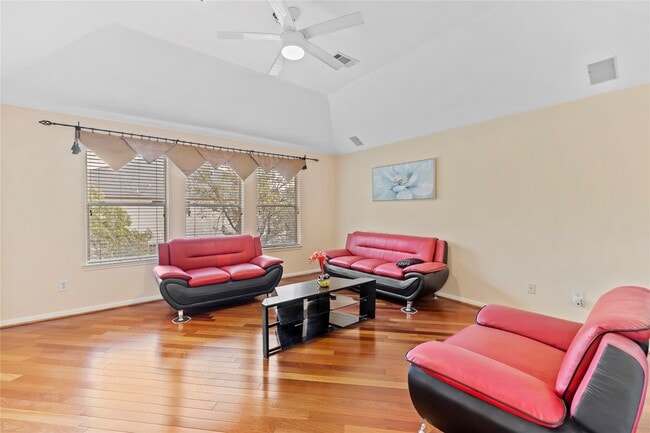 Building Photo - 11130 Camino Oaks Dr