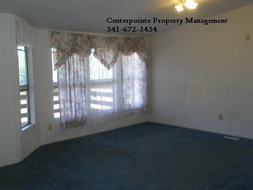 Building Photo - Sutherlin 3 Bedroom 2 bath in Country Setting