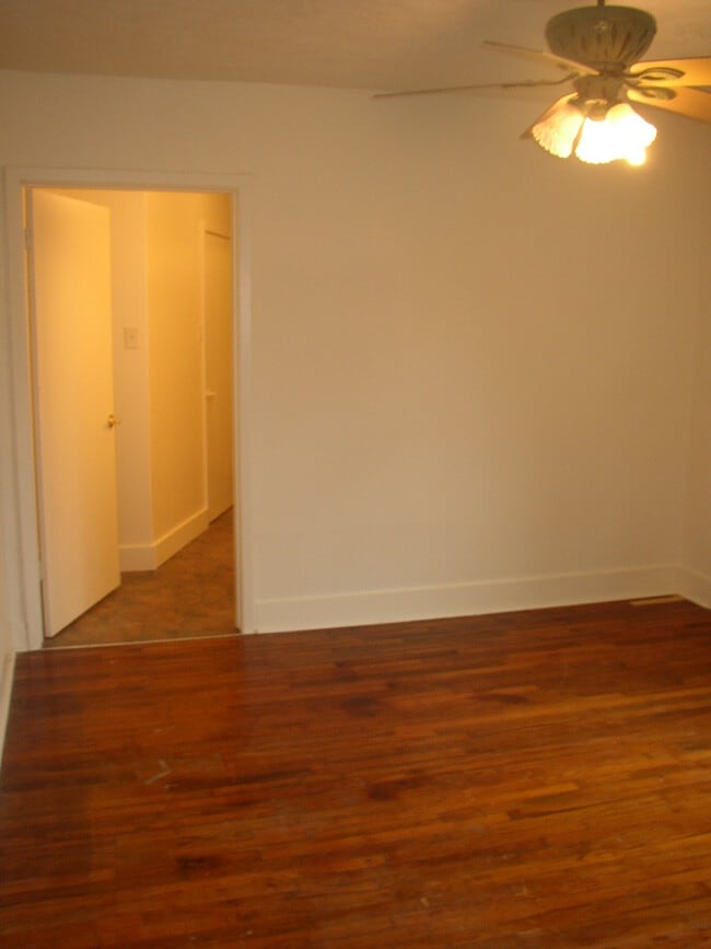 Building Photo - 827 Avenue M