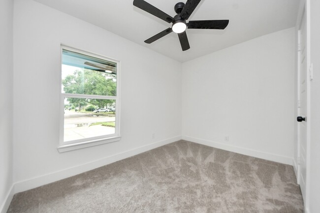 Building Photo - 11503 Duane St