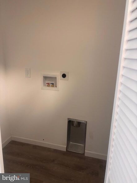 Building Photo - 113 N Hook Rd