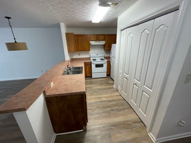 Building Photo - Spacious 4 Bedroom Townhome in Jackson with fenced backyard!