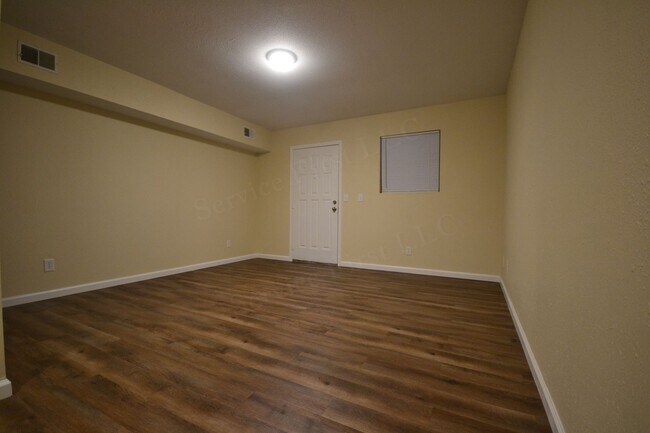 Building Photo - Pike Apartments