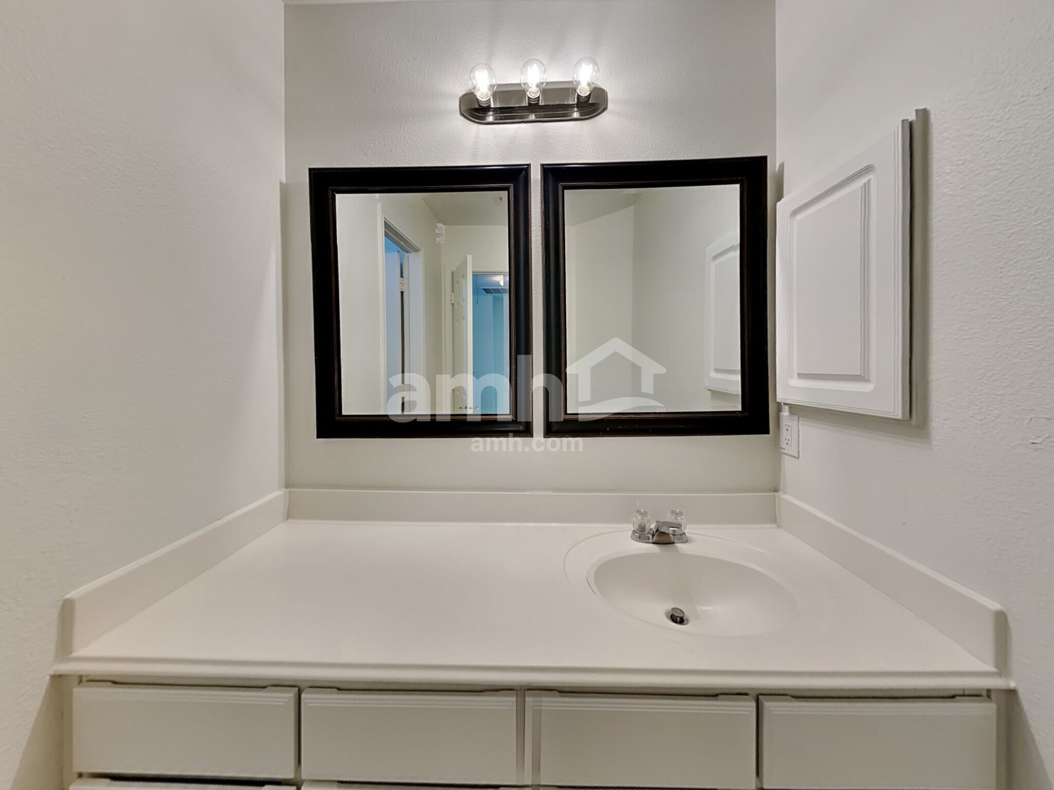 Building Photo - 16823 Accolade Way