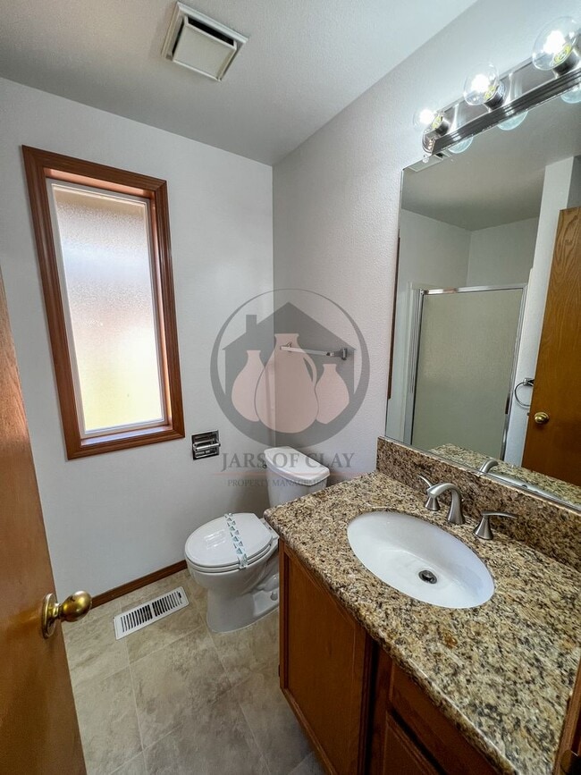 Building Photo - Single Level Home in Canby - Available Now