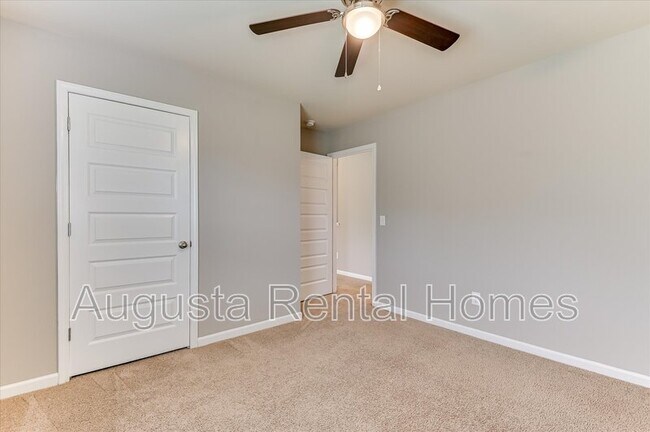 Building Photo - 5060 Vine Ln