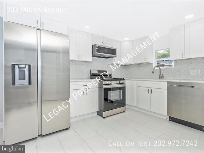Building Photo - 903 Minna Ave