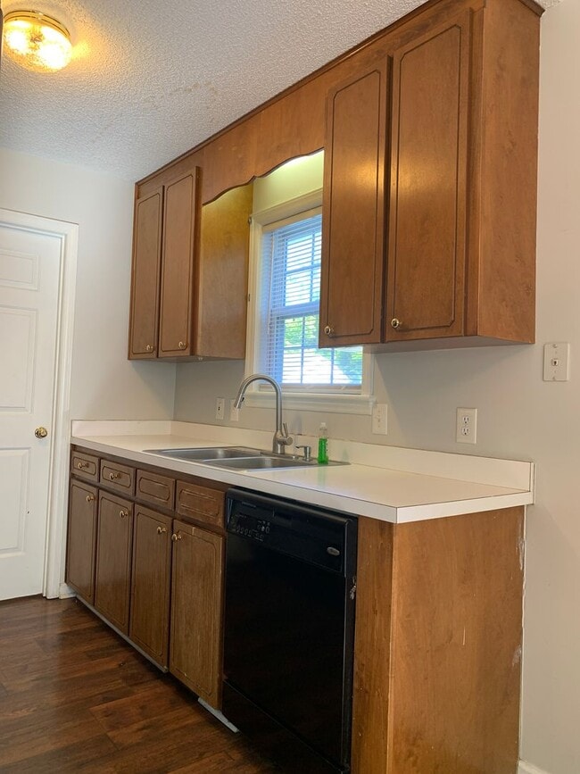 Building Photo - Clayton Ranch, 3 Bedrooms, Large Yard, App...