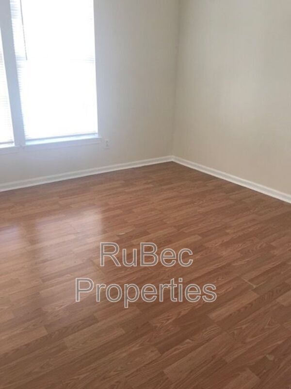 Building Photo - 9617 Vinca Cir