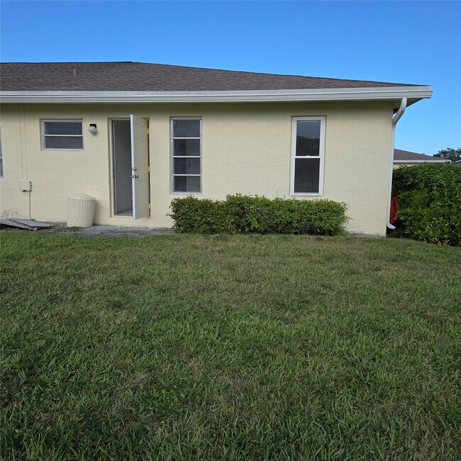 Building Photo - 5385 Lakefront Blvd