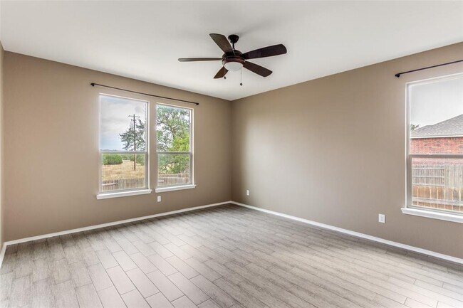 Building Photo - 1205 Half Hitch Trl